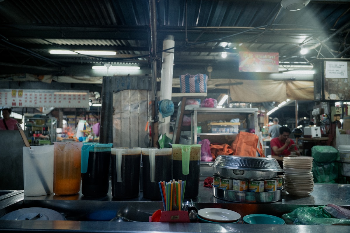 Busy Malaysian marketplace, Malaysia travel budget